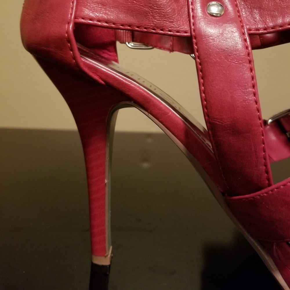 Shoes - Picture 4 of 4